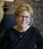 Minnetonka, Minnesota therapist: Peg Roberts, marriage and family therapist